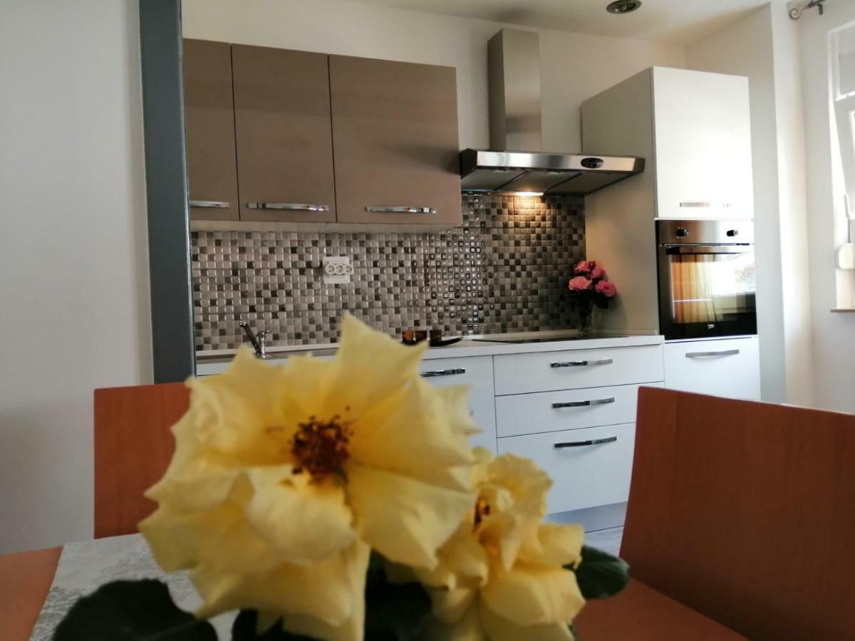 Apartman Marta Podstrana Eksteriør billede